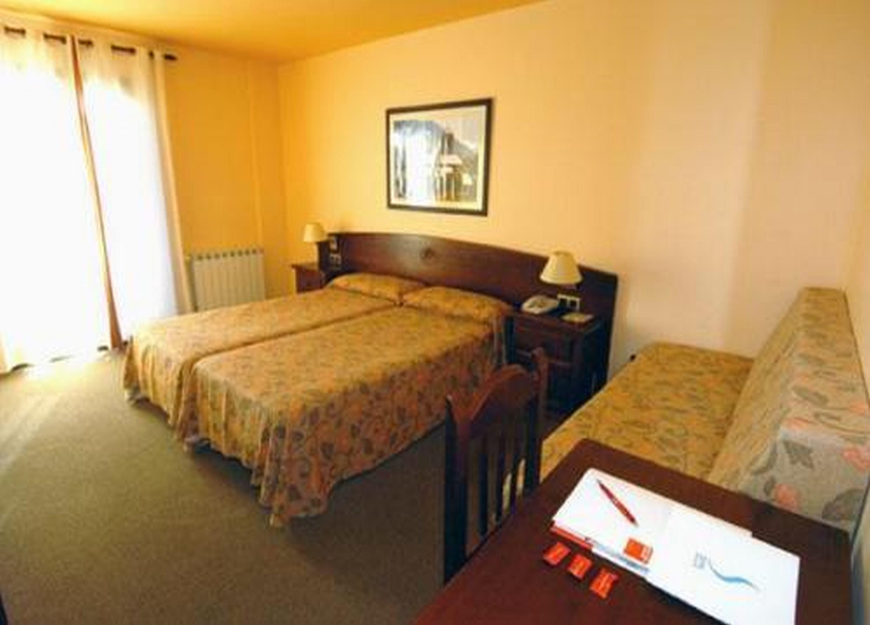 Hotel Romànic Estación Extérieur photo