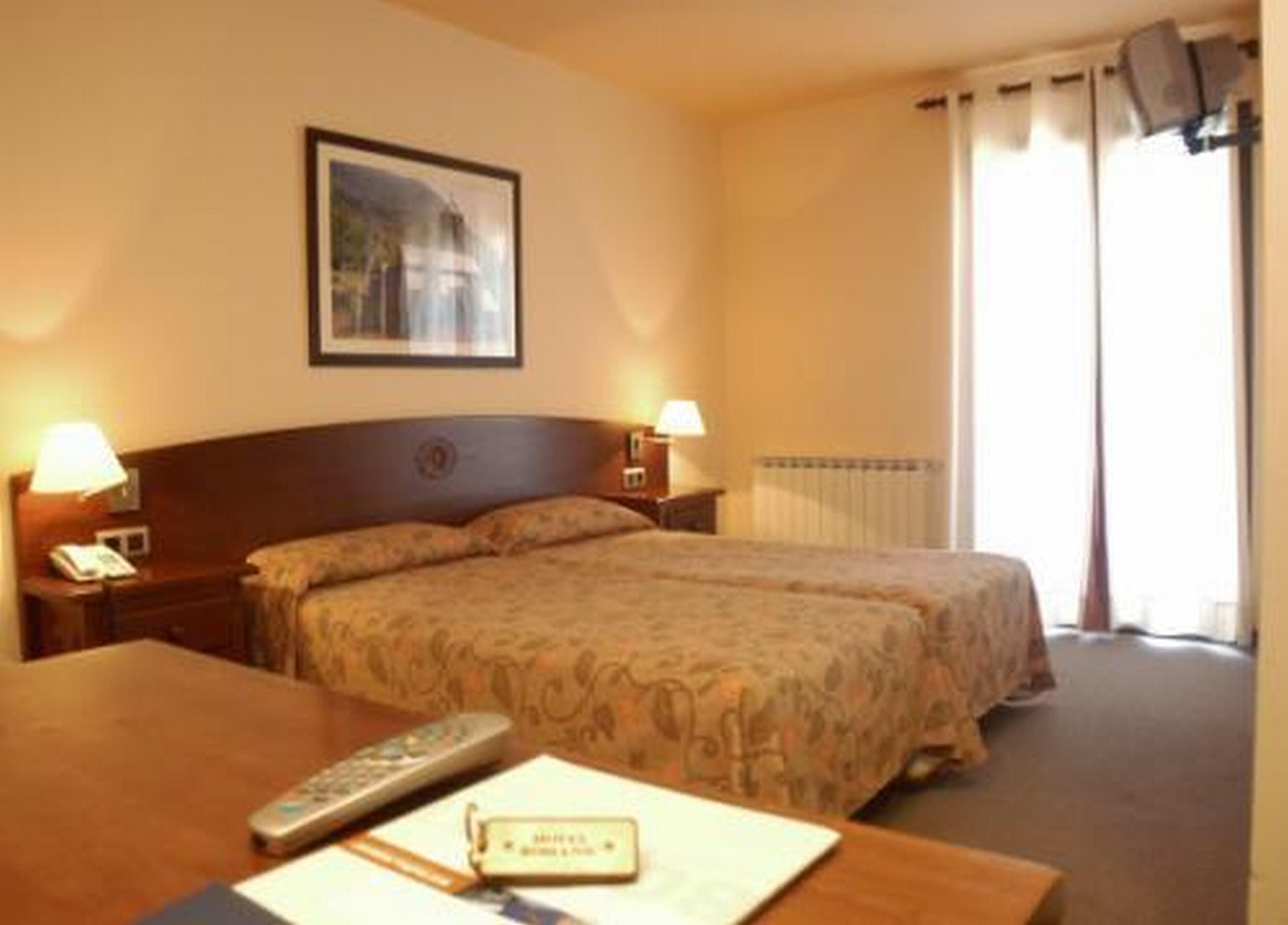 Hotel Romànic Estación Extérieur photo