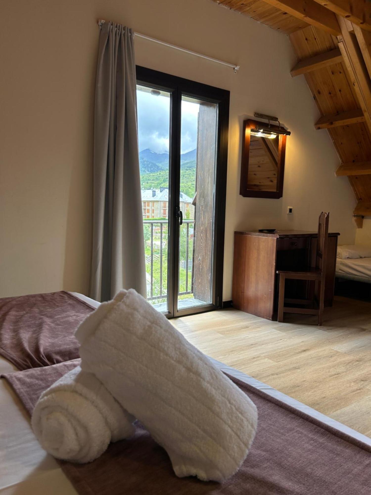 Hotel Romànic Estación Extérieur photo