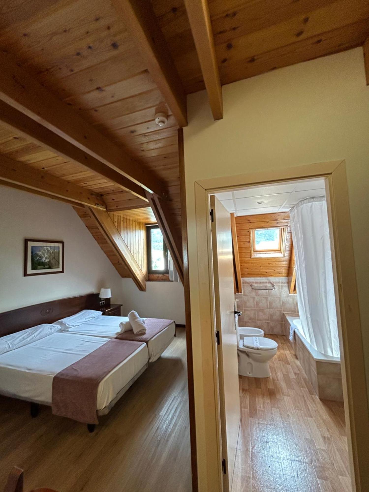 Hotel Romànic Estación Extérieur photo