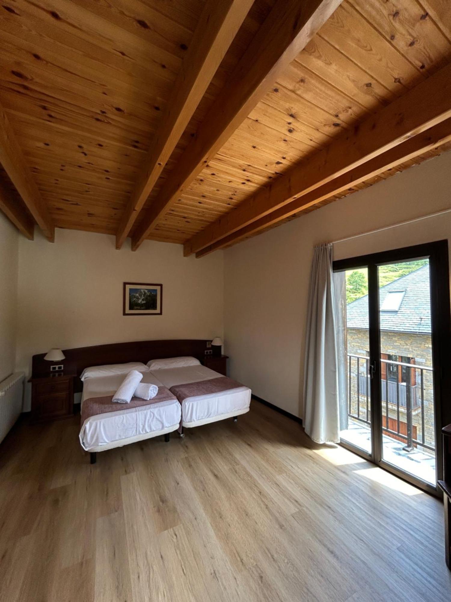 Hotel Romànic Estación Extérieur photo