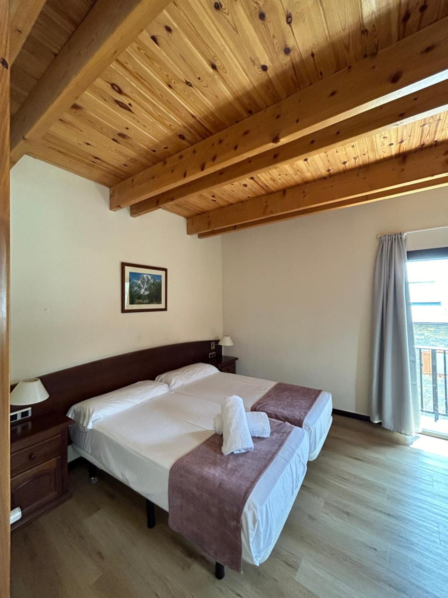 Hotel Romànic Estación Extérieur photo