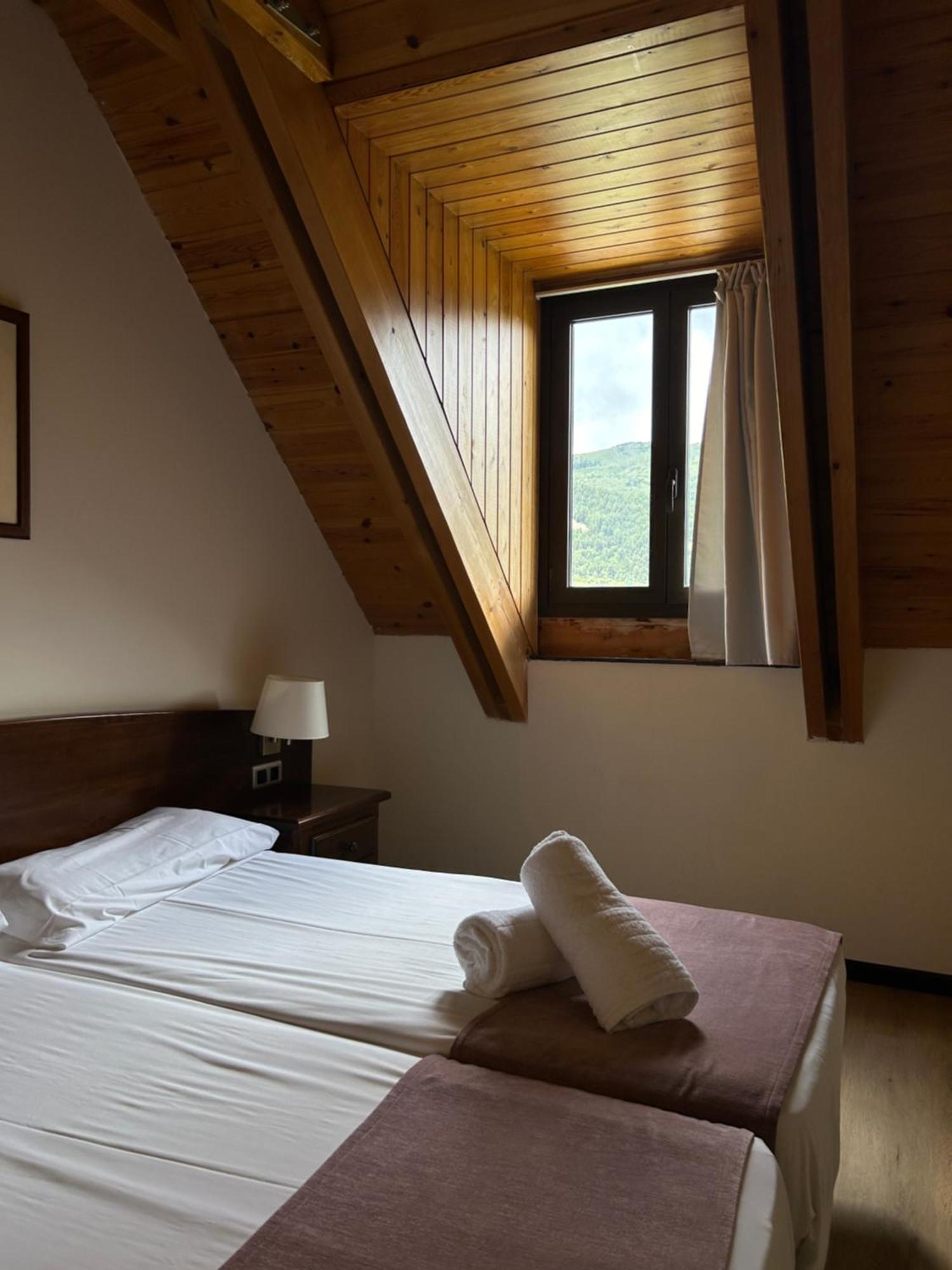 Hotel Romànic Estación Extérieur photo