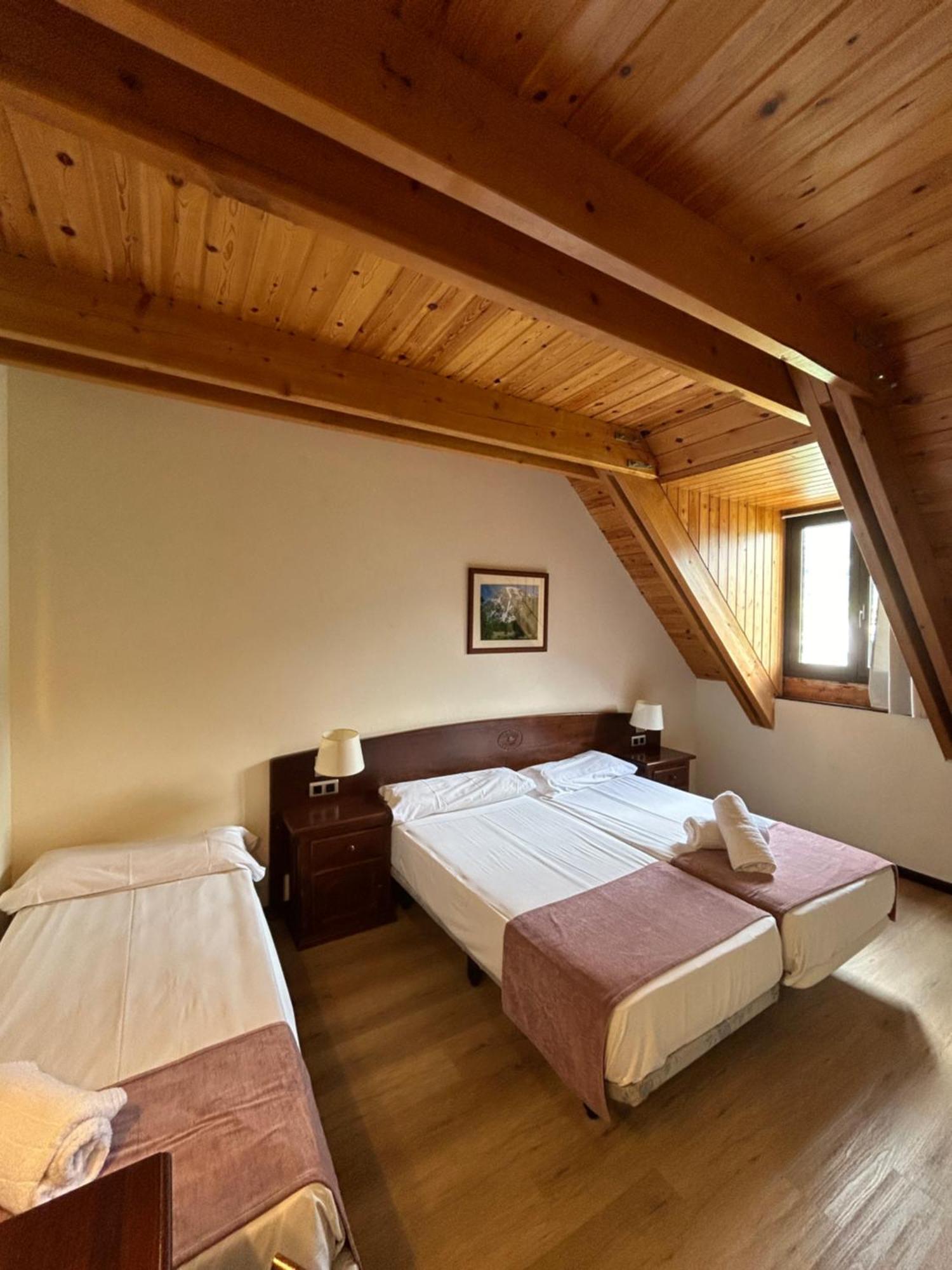 Hotel Romànic Estación Extérieur photo