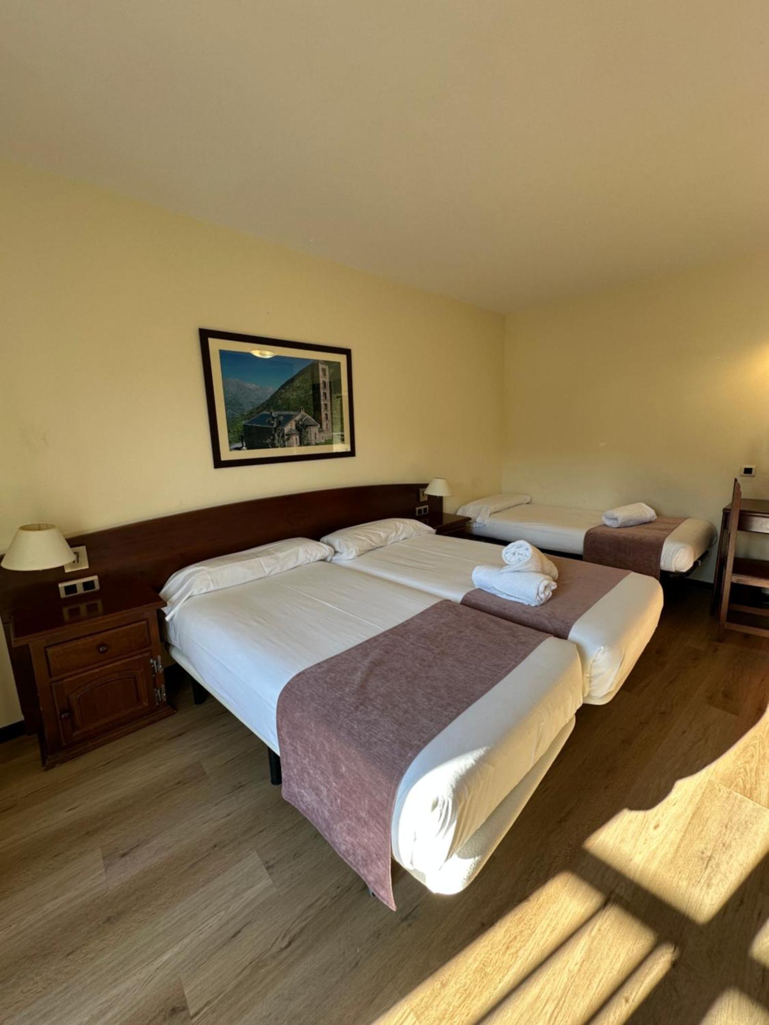 Hotel Romànic Estación Extérieur photo