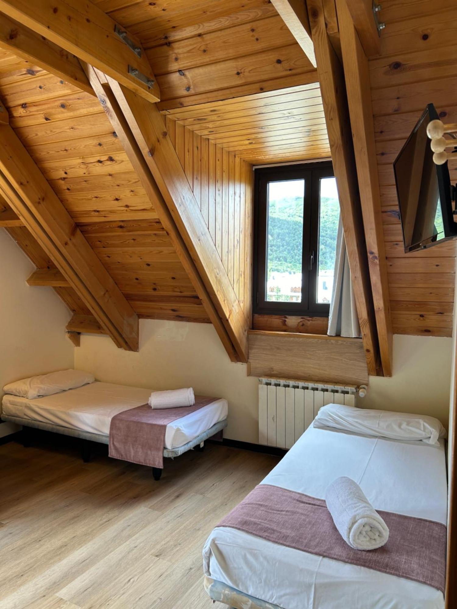 Hotel Romànic Estación Extérieur photo