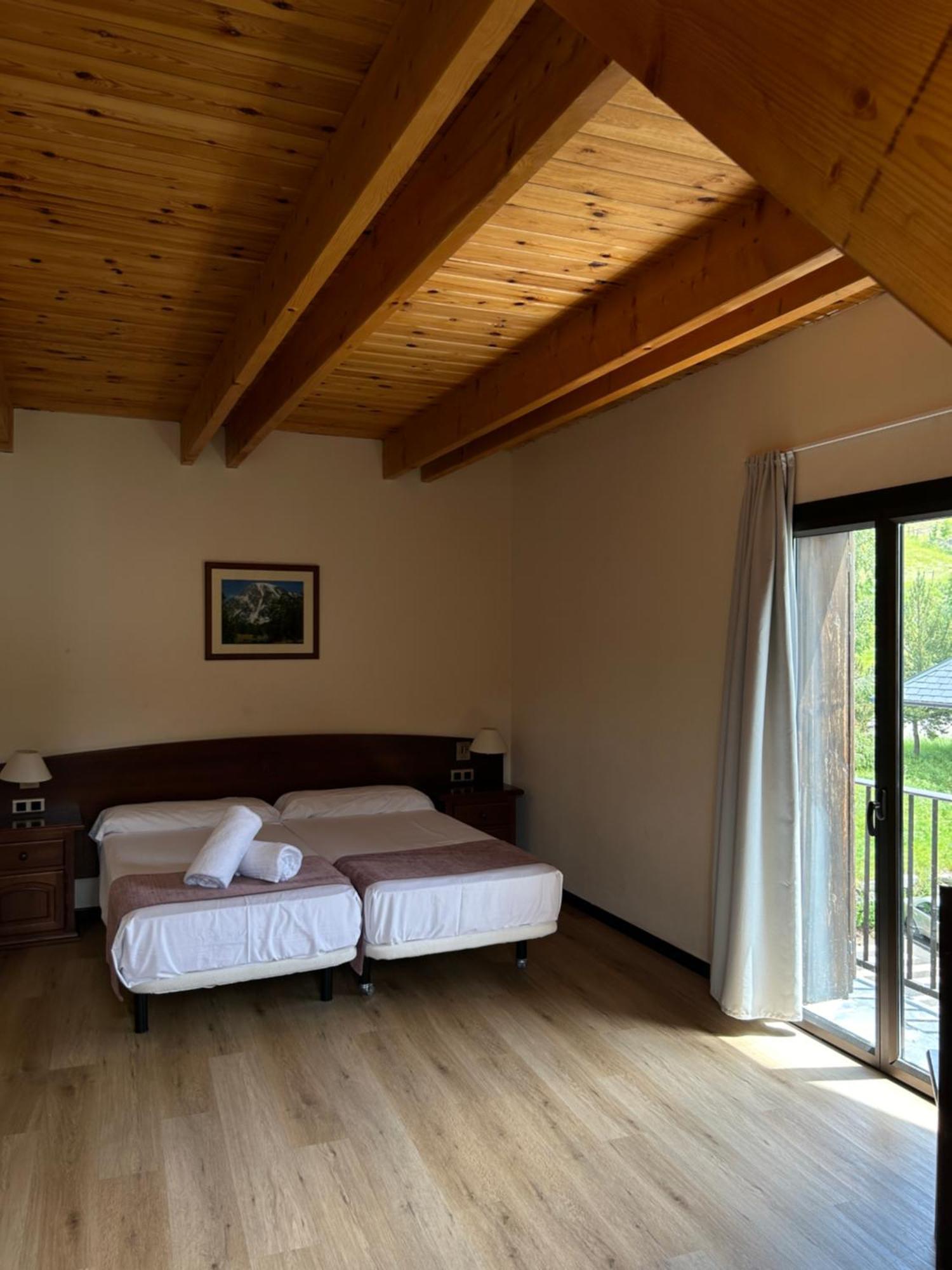 Hotel Romànic Estación Extérieur photo