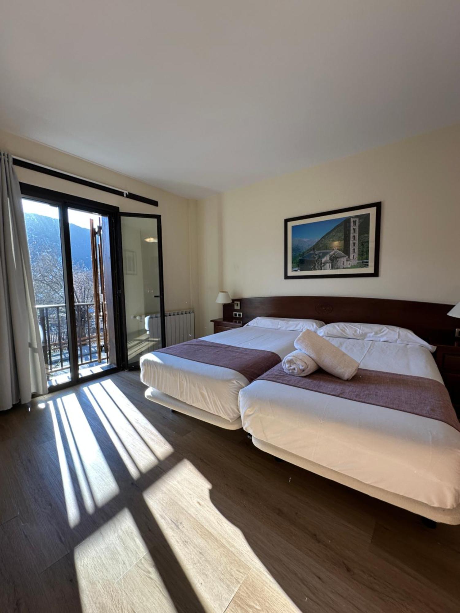 Hotel Romànic Estación Extérieur photo