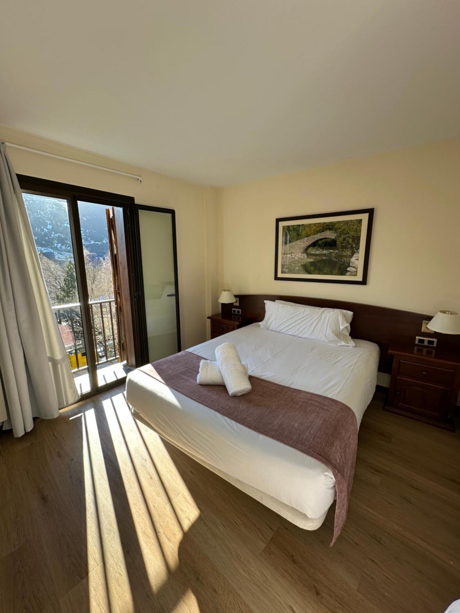 Hotel Romànic Estación Extérieur photo